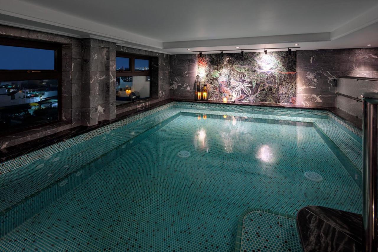 Peridot Grand Luxury Boutique Hotel هانوي المظهر الخارجي الصورة The pool at the Mandarin Oriental, Munich
