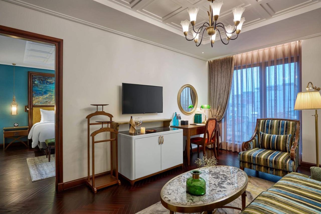 Peridot Grand Luxury Boutique Hotel هانوي المظهر الخارجي الصورة A suite at the hotel
