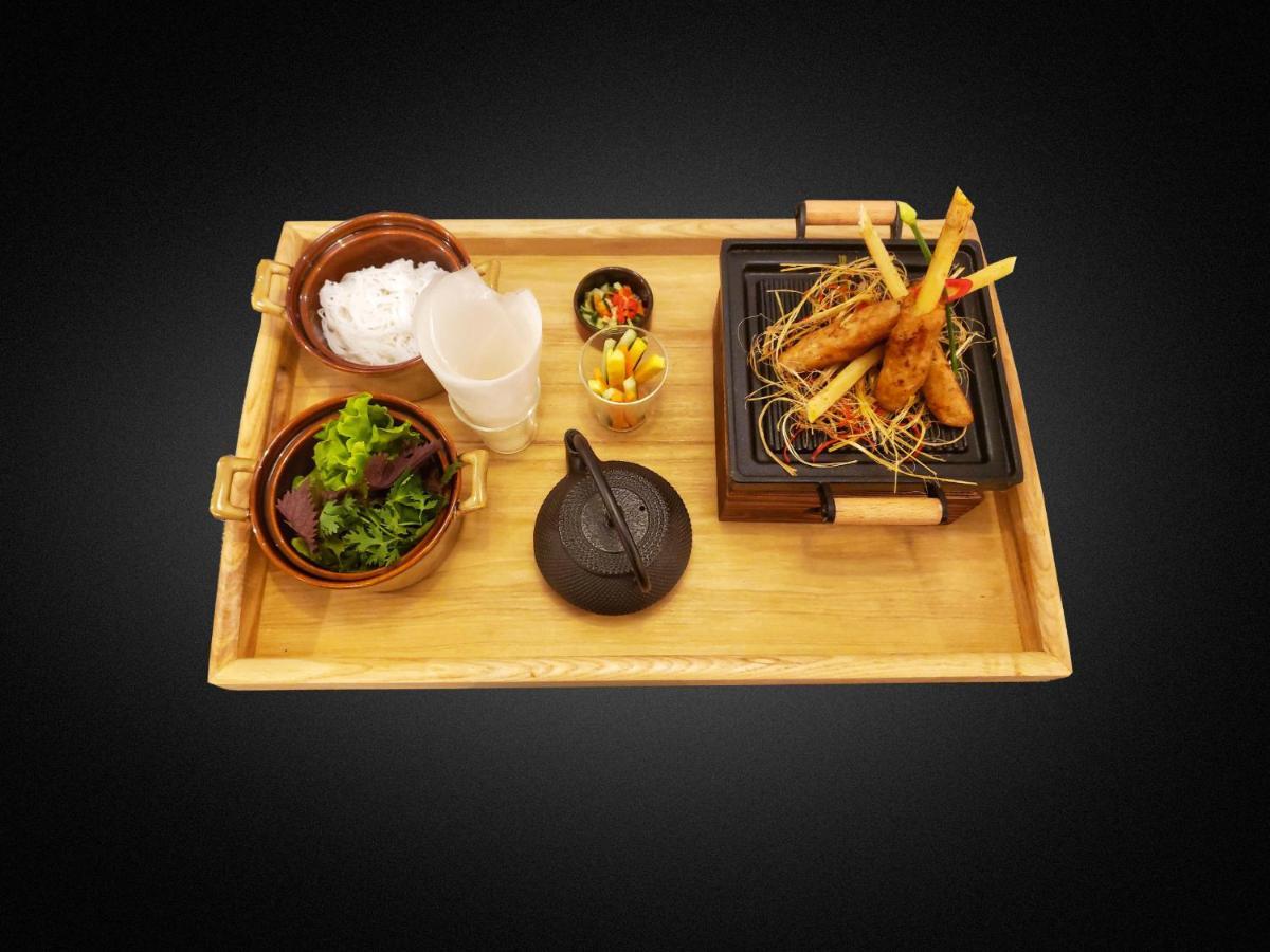 Peridot Grand Luxury Boutique Hotel هانوي المظهر الخارجي الصورة A bamboo serving tray