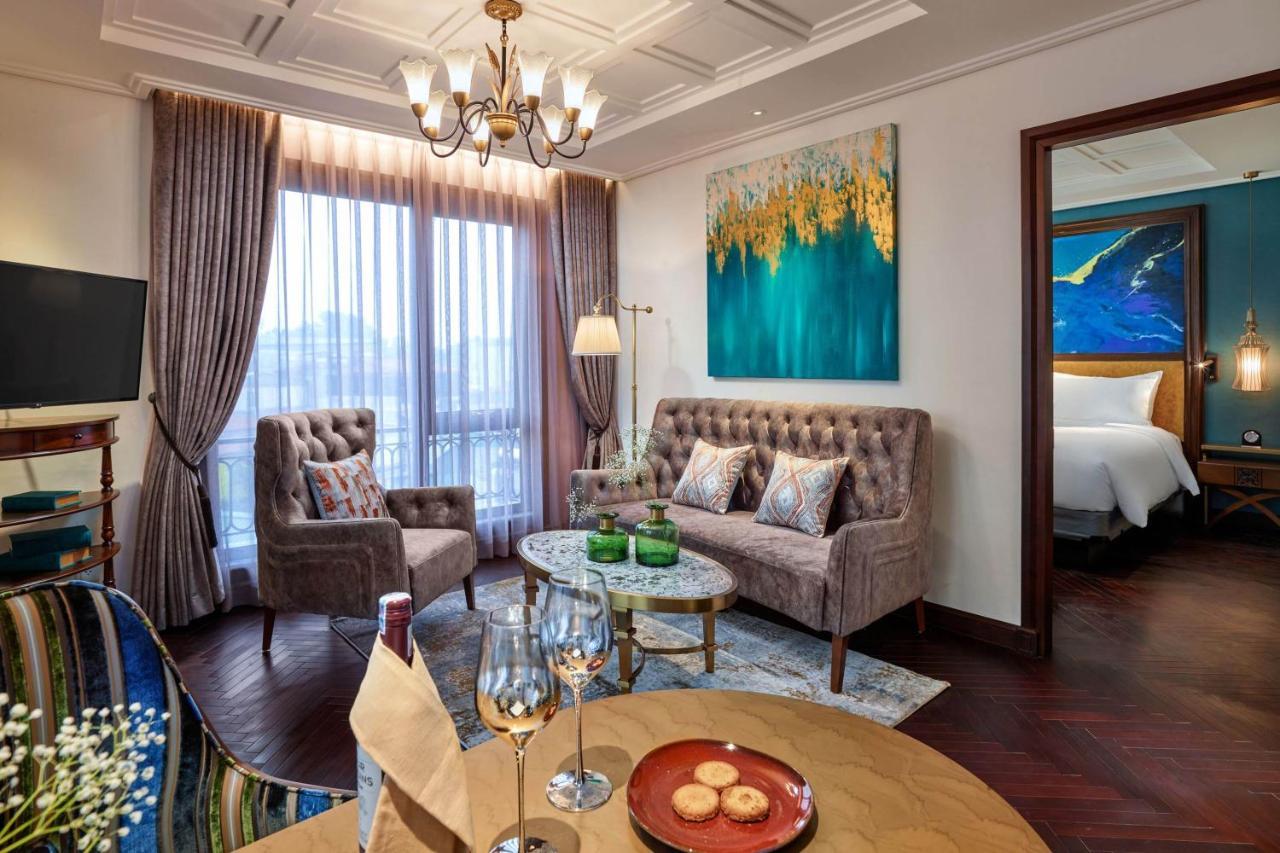 Peridot Grand Luxury Boutique Hotel هانوي المظهر الخارجي الصورة A suite at the hotel