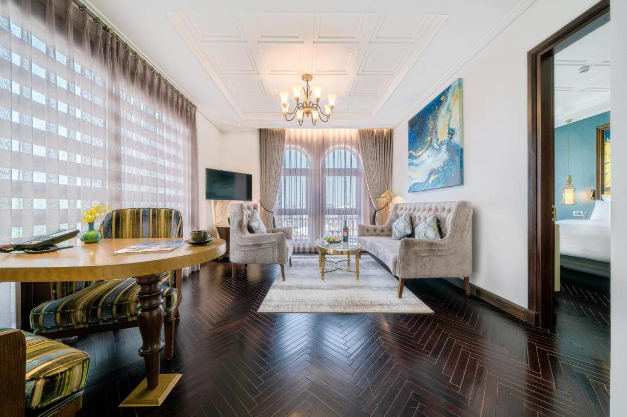 Peridot Grand Luxury Boutique Hotel هانوي المظهر الخارجي الصورة A suite at the hotel