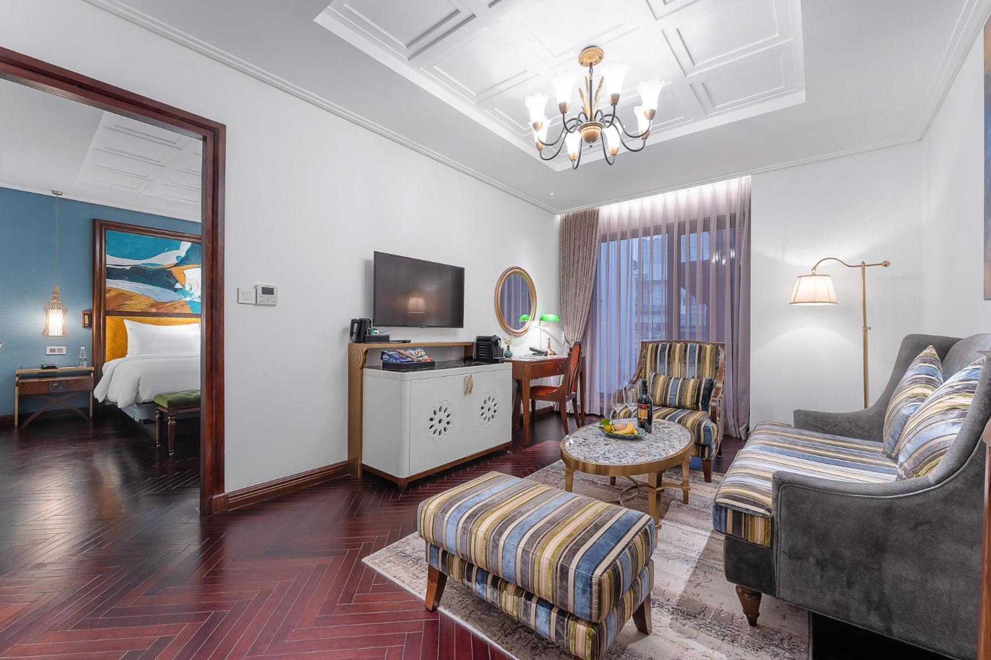 Peridot Grand Luxury Boutique Hotel هانوي المظهر الخارجي الصورة A suite at the hotel