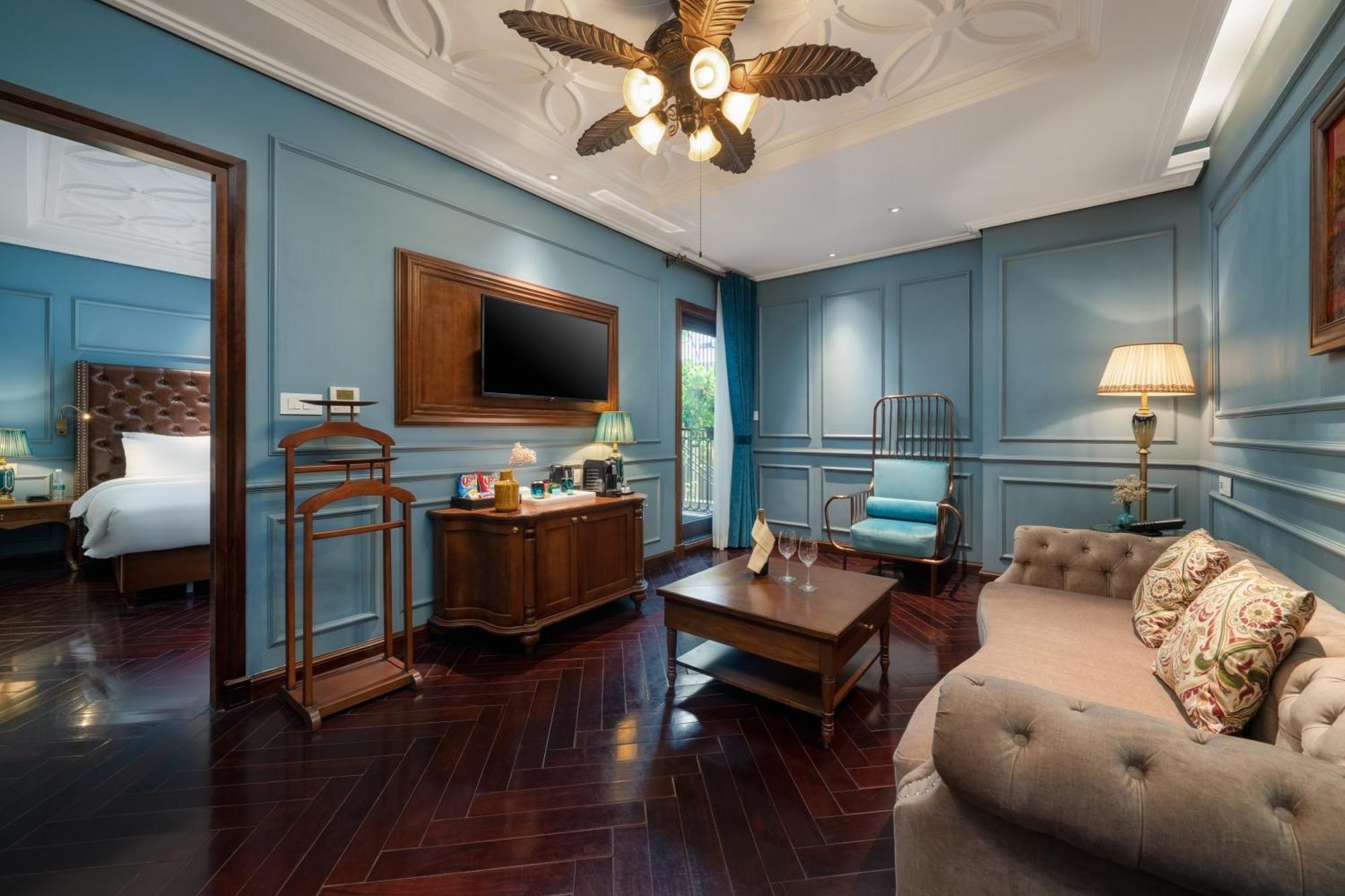 Peridot Grand Luxury Boutique Hotel هانوي المظهر الخارجي الصورة A suite at the hotel